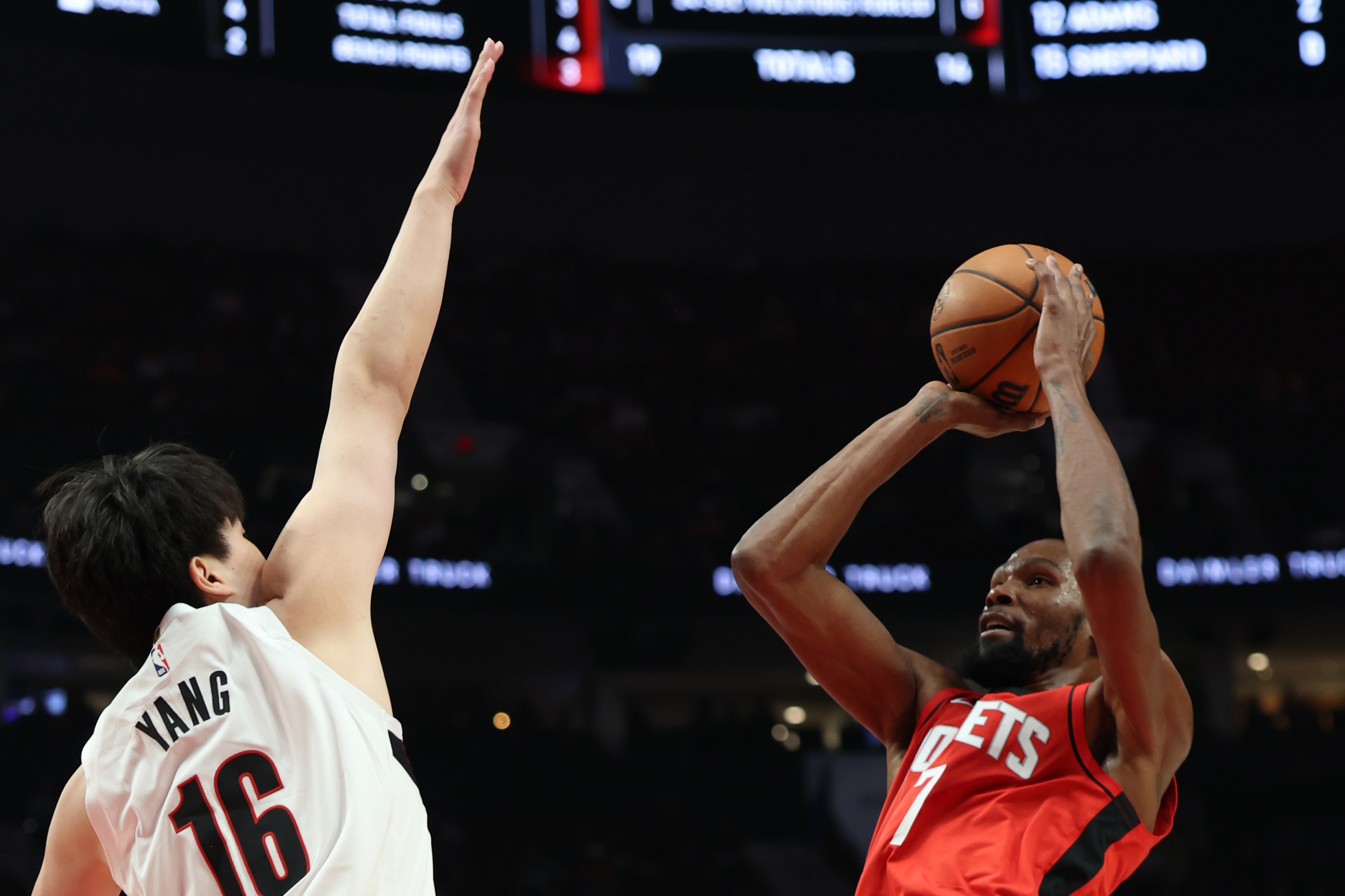 最快足球比分直播-火箭能否复仇？ESPN预测明日胜率：火箭69.5% 开拓者30.5%