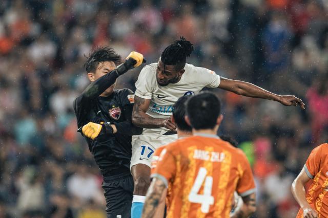 足球比分-【中超】阿奇姆彭双响 深足2比1绝杀大连人终结不胜