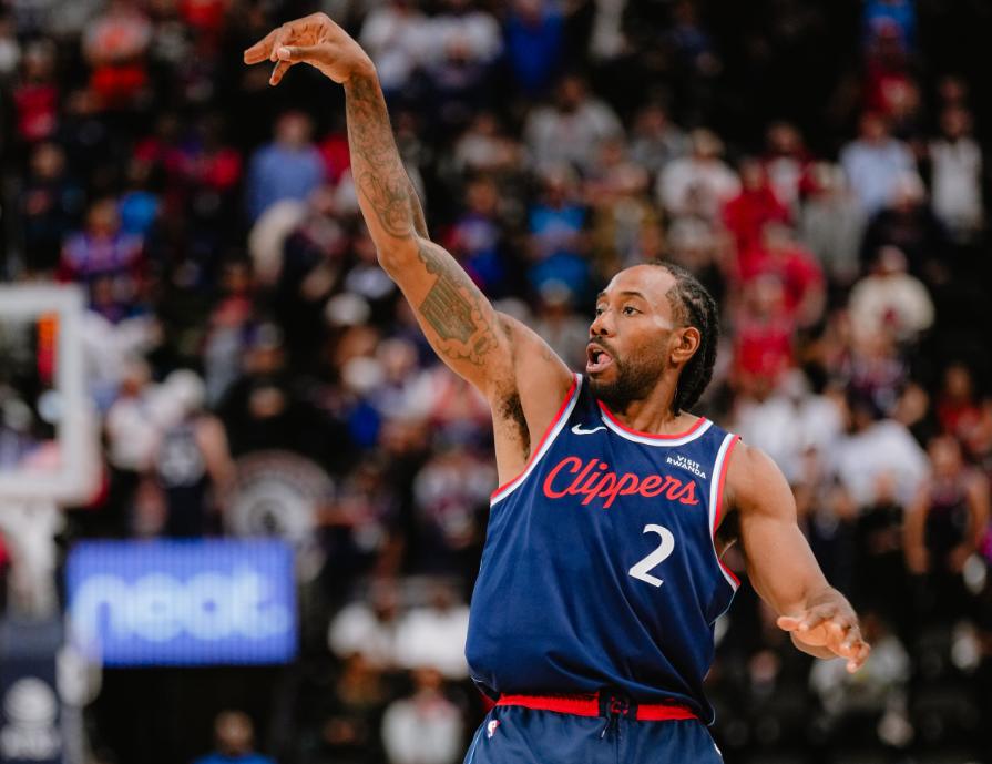 足球即时比分-真战神！小卡31分钟爆砍45分，快船全场轰153分，25分大胜森林狼